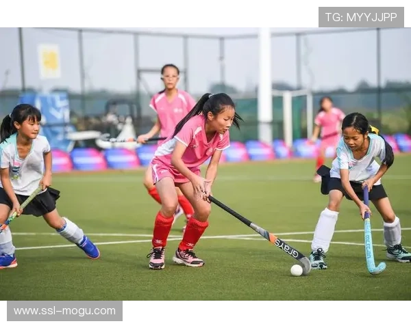 西部青少年曲棍球邀请赛组委会精心安排专业裁判团队确保比赛公平公正